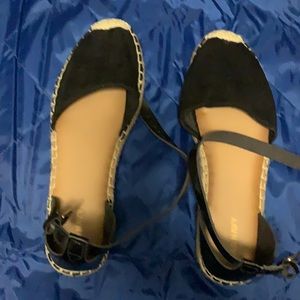 Black slide shoe with strap